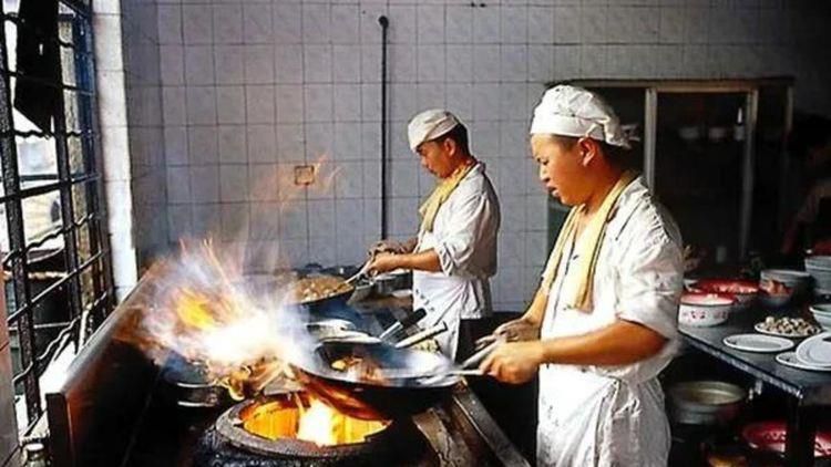 潮湿的内裤里
